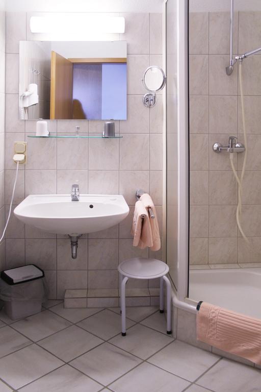 Hotel Alt Oesselse Sarstedt Eksteriør bilde