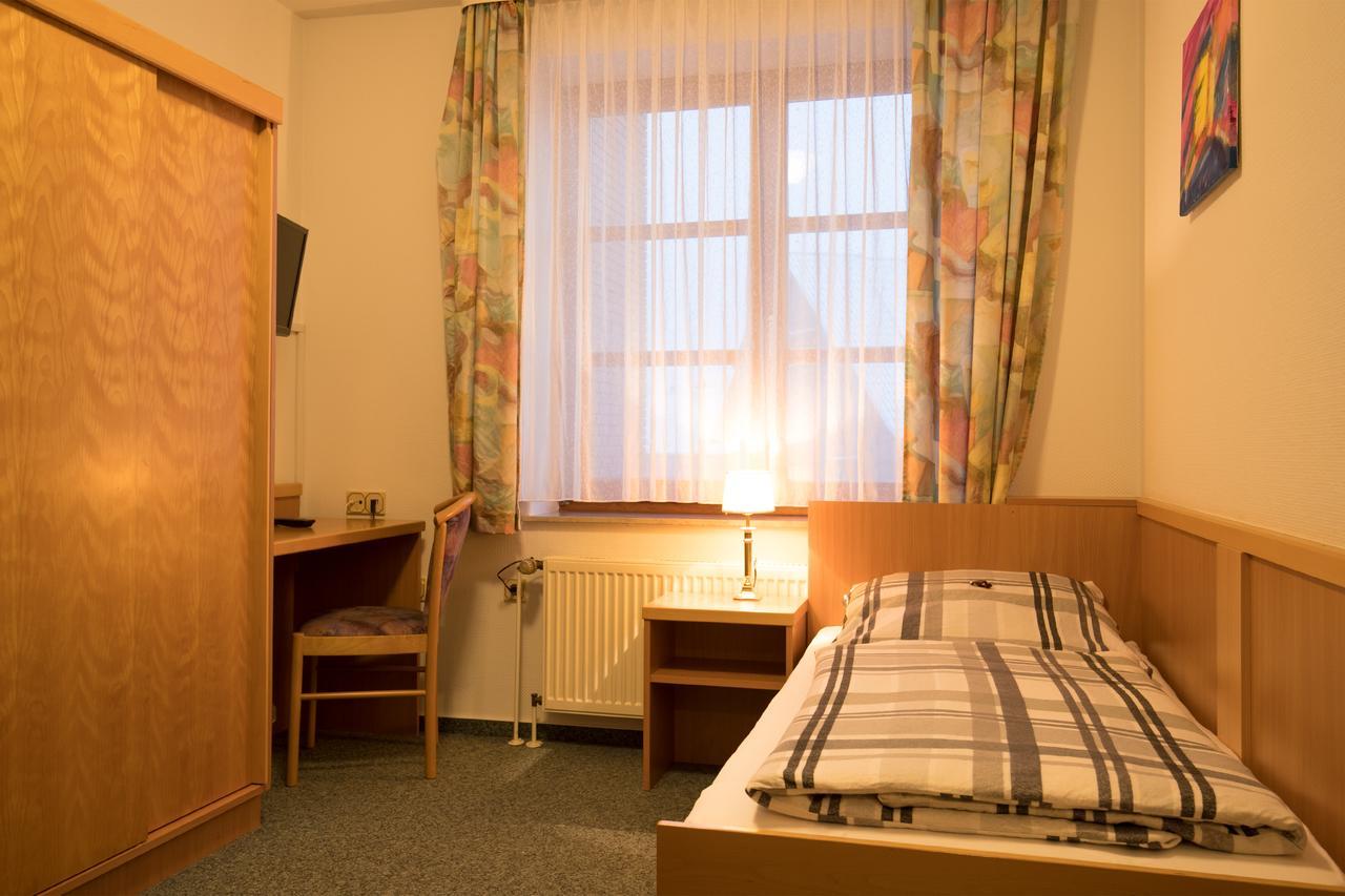 Hotel Alt Oesselse Sarstedt Eksteriør bilde